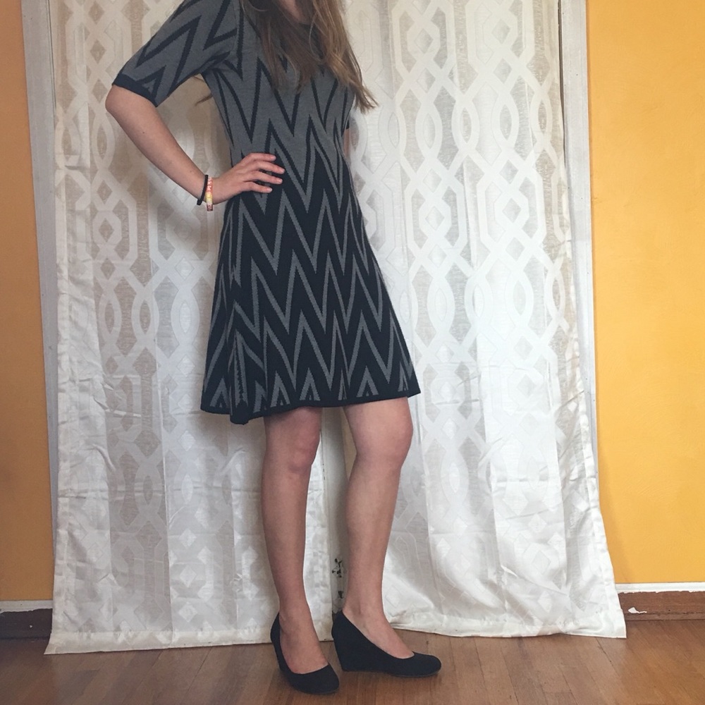 Zig-zig print sweater dress